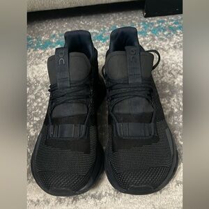 New On cloud  Size 8 Women